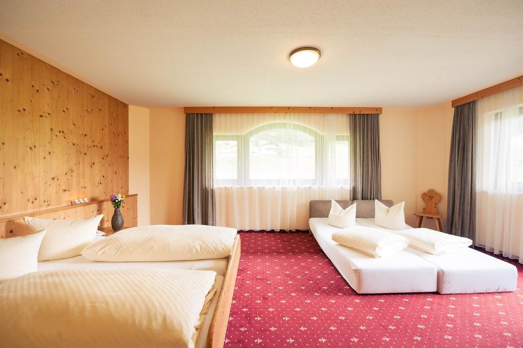Hotel Steuxner Neustift im Stubaital Habitación foto